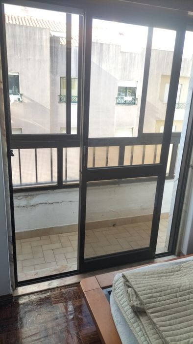 Quarto para arrendar na Brandoa