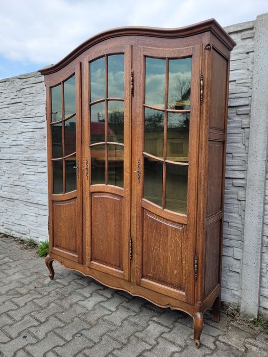 Elegancka dębowa witrynka Ludwikowska.