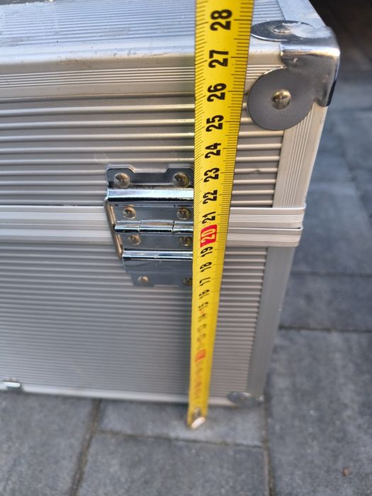 Kuferek kosmetyczny aluminiowy 41cm szerokość, głęboki 22cm i wysoki 27cm