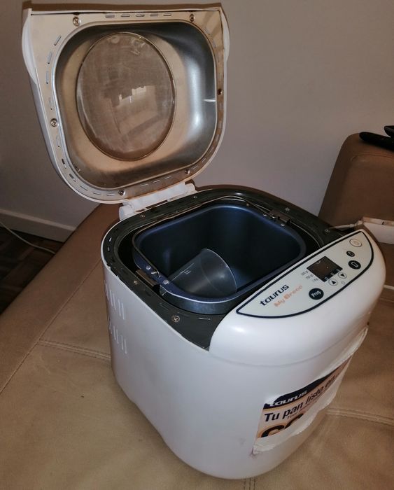 Máquina de fazer pão TAURUS, funciona perfeitamente,