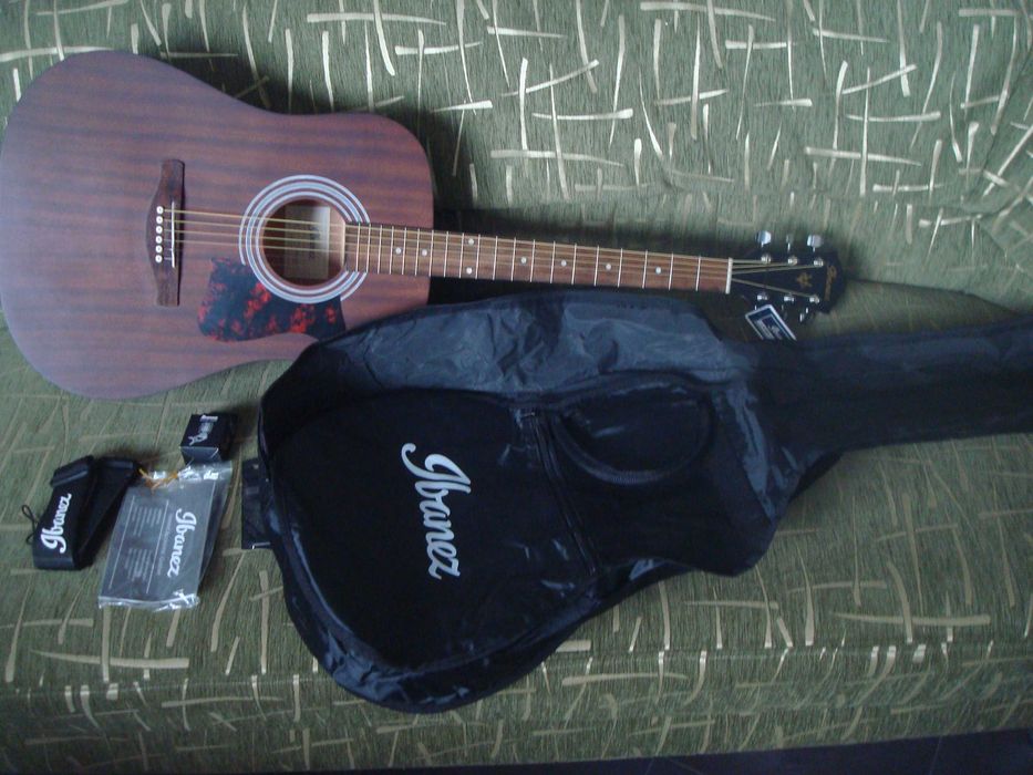 Продам акустическую гитару Ibanez