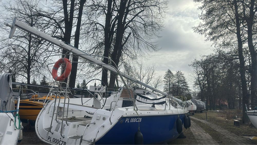 Jacht żaglowy Maxus 33