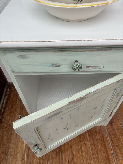 Szafka do lazienki lub sypialni