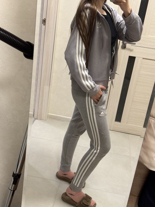 Жіночий костюм adidas