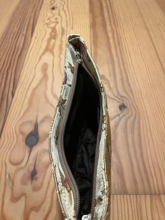 Bolsa pequena com figuras