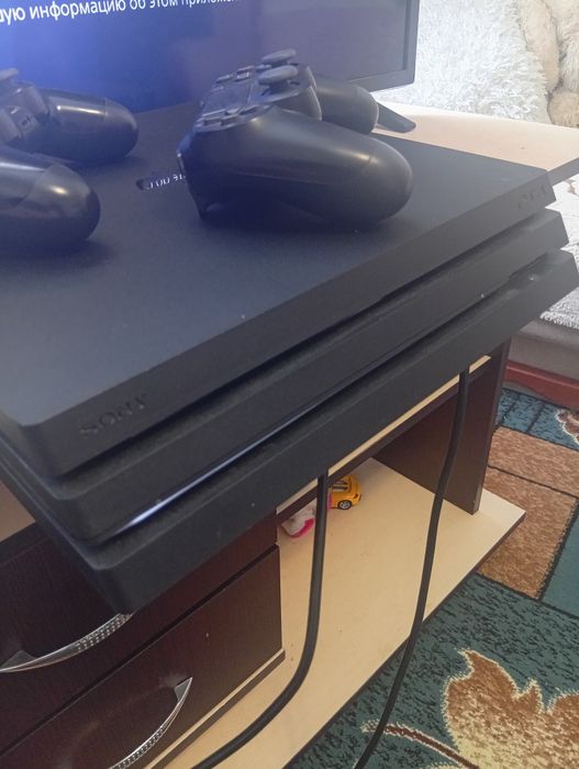 Продам Соні плейстейшен 4 про 1 тб