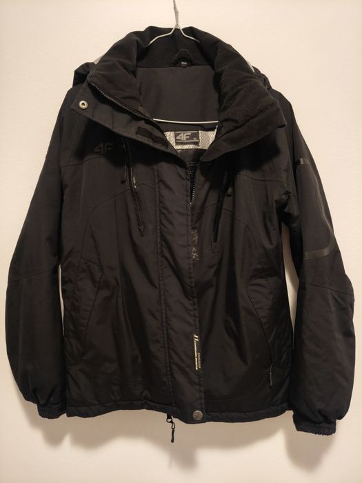 Czarna kurtka 4F