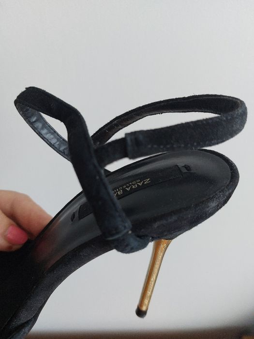 Zara Basic Eleganckie czarne czółenka na złotej szpilce, rozm. 39, obcas 10 cm.