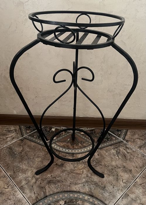 Підставка кована для квітів