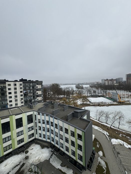 Велика 1-кімнатна квартира видова на Міське Озеро