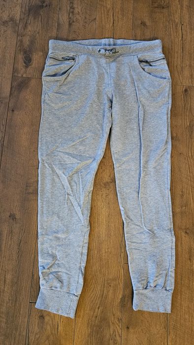 Spodnie dresowe jasno szare Amisu