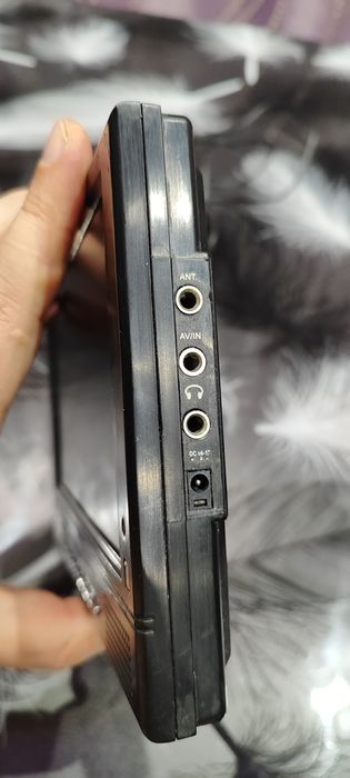 38) Портативный телевизор/монитор