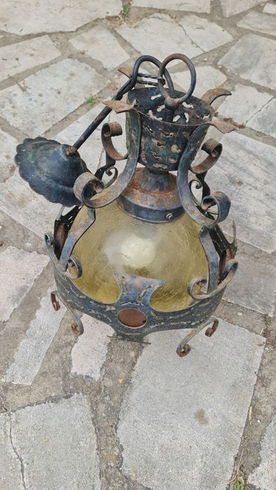 Candeeiro antigo de tecto em latão.