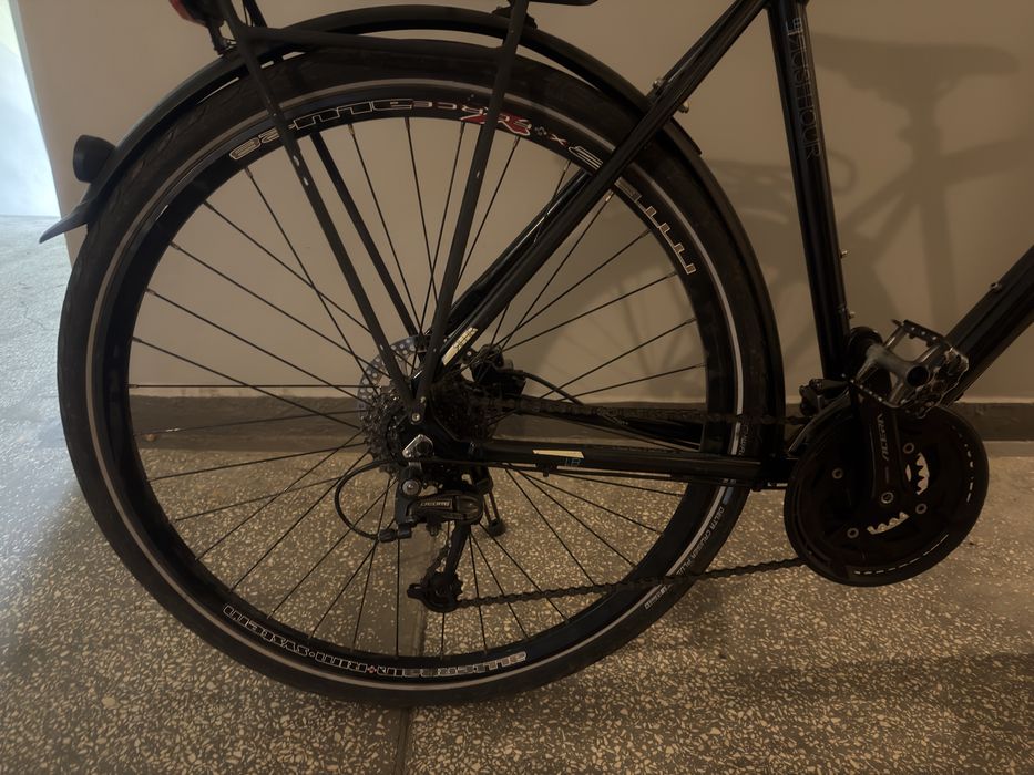 Rower trekkingowy Raleigh Rushhour 3.0 – dynamo, amortyzator, gotowy do ...