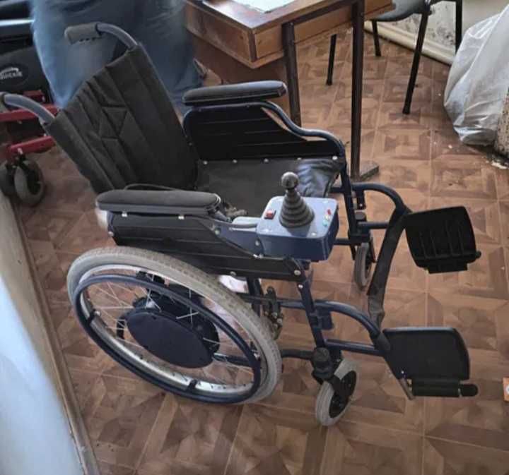 Крісла колісні, інвалідні коляски