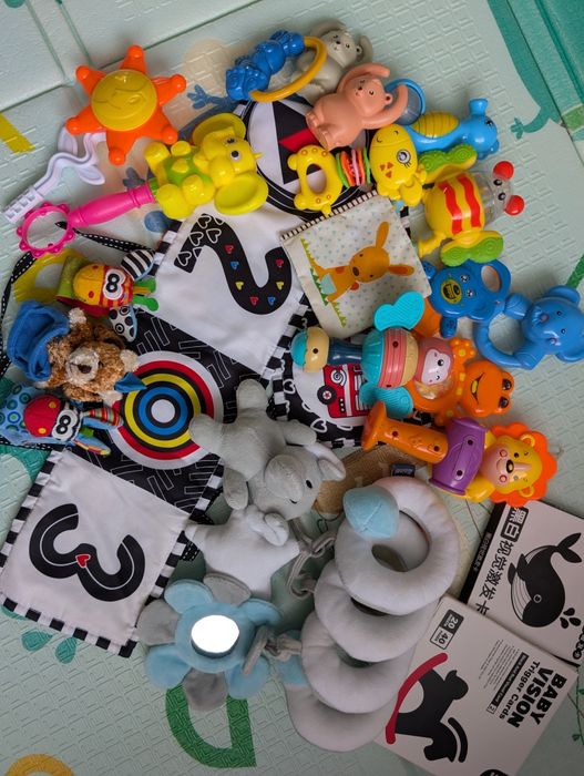 Пакет дитячих іграшок, картки розвиваючі