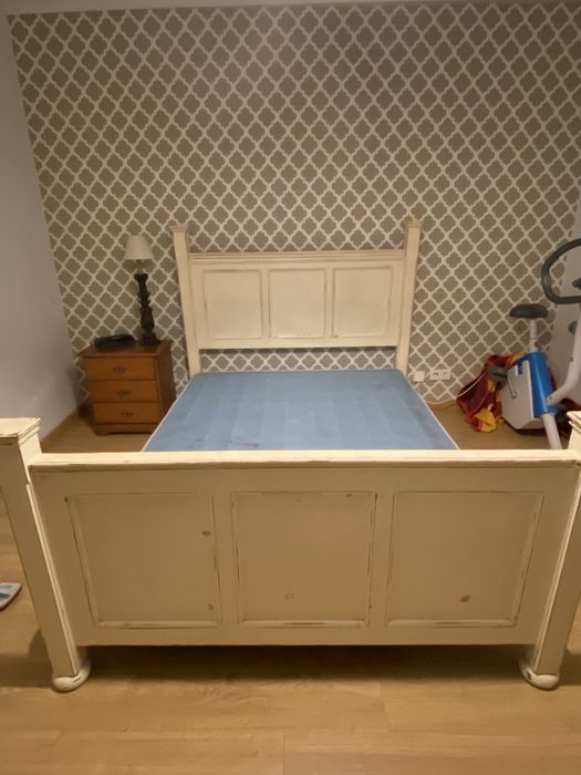 Cama antiga em madeira maciça + estrado (colchões oferta)