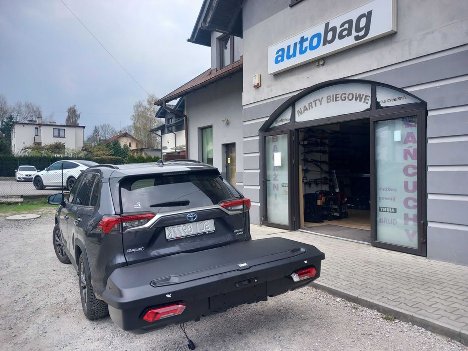 Box na hak holowniczy Thule Arcos + system nośny - duży, solidny box 450 ltrów pojemności, umożliwia przewóz nart do 180 cm długości