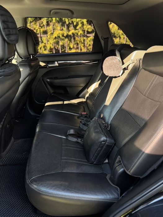 Продам сімейний 7-ми місний автомобіль Кіа Sorento  2010-го року,