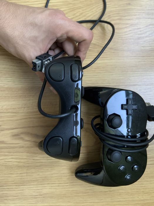 Wii Controllers, in Excellent Condition64586279554307122