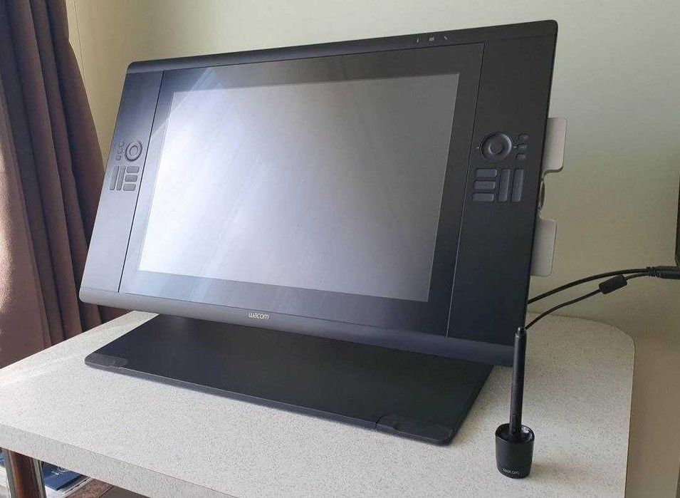 Графічний дисплей Wacom Cintiq 24HD