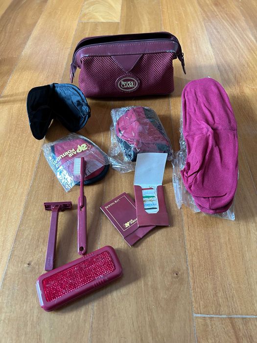 Bolsa de viagem com montes de acessórios