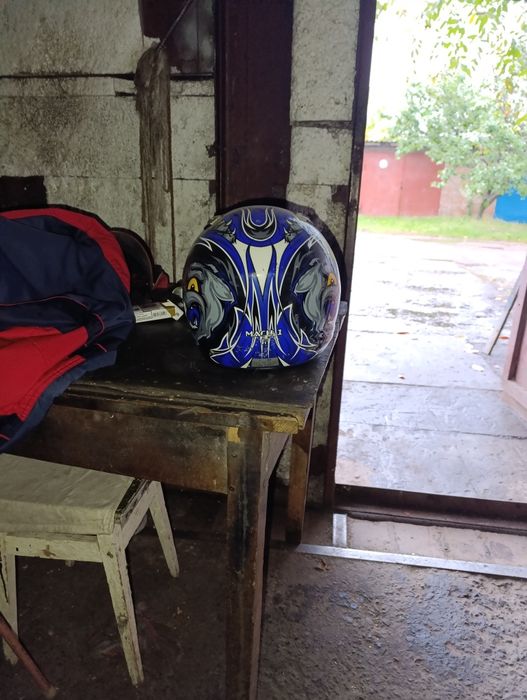 Продам Шолом б/у