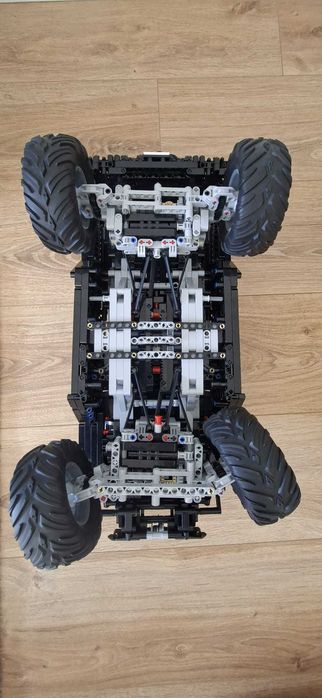 Jipe Off-Road SUV Preto – Kit de Blocos de Construção (Estilo Lego Technic) (2343+ Peças)