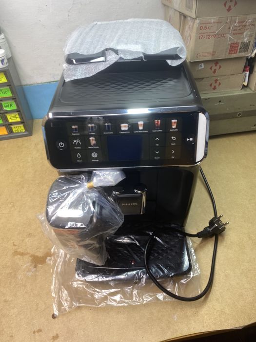 Кавомашина Philips LatteGo Series 5500 Series EP5547/90