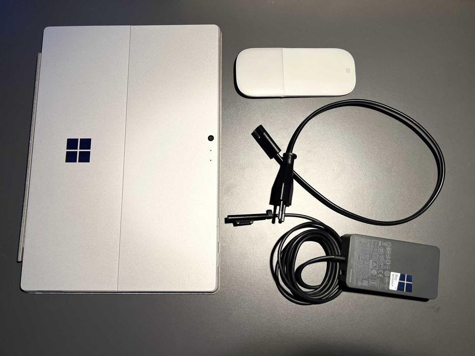 Microsoft Surface Pro 1796 i5-7300U 2.60GHz 8GB RAM 128 GB SSD ZESTAW