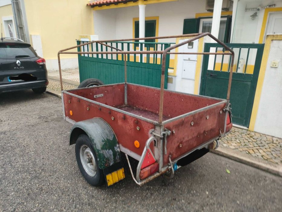 Atrelado com lona 750kg