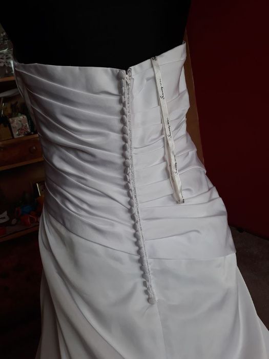 Suknia ślubna biała na szyję