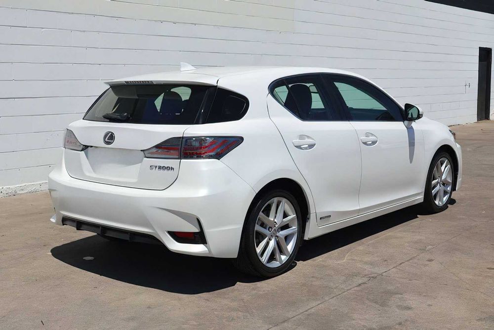 Lexus CT 200h      2016