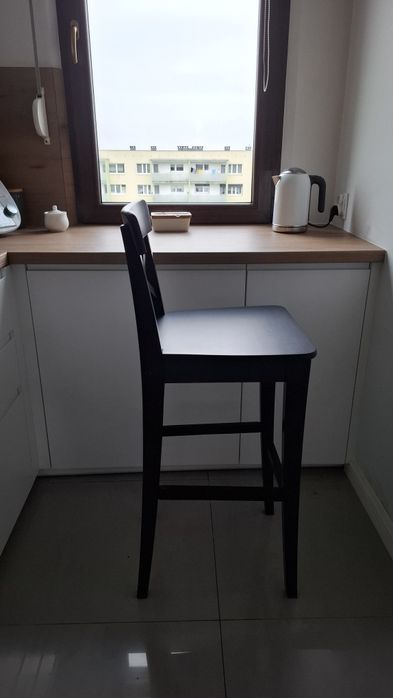 Hoker krzesło IKEA INGOLF z oparciem – drewniany
Hoker IKEA