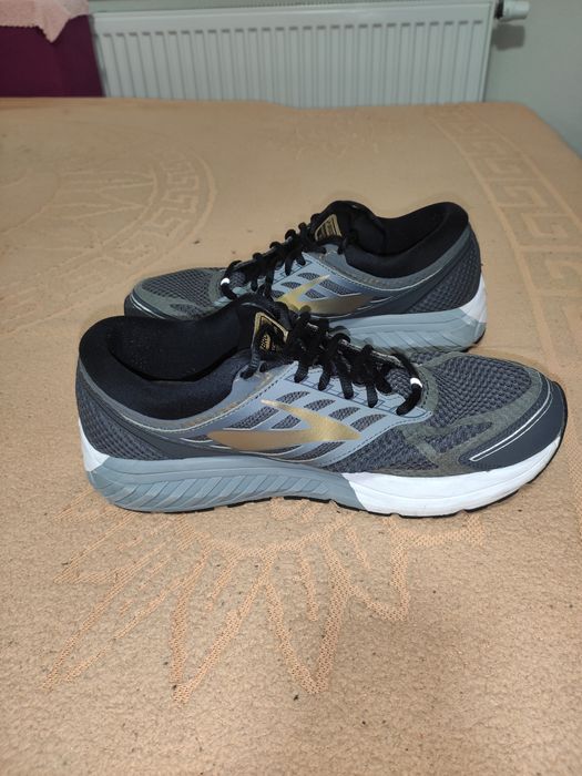 Кросівки Brooks Addiction 13