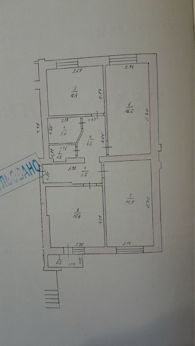 Продам 3 - кімнатну квартиру на першому поверсі
