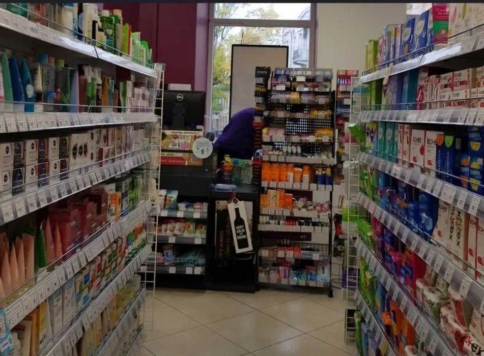 Оренда фасадного приміщення в ближньому центрі