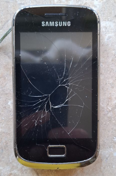 Telefon Samsung uszkodzony