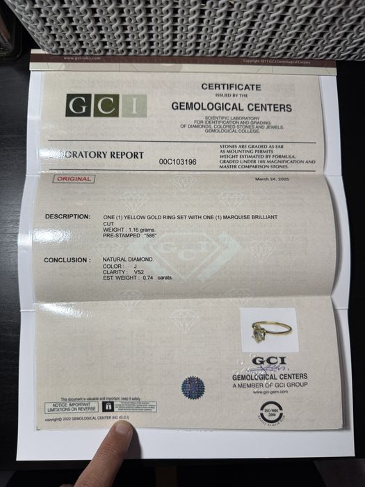 Anel de ouro com diamante natural