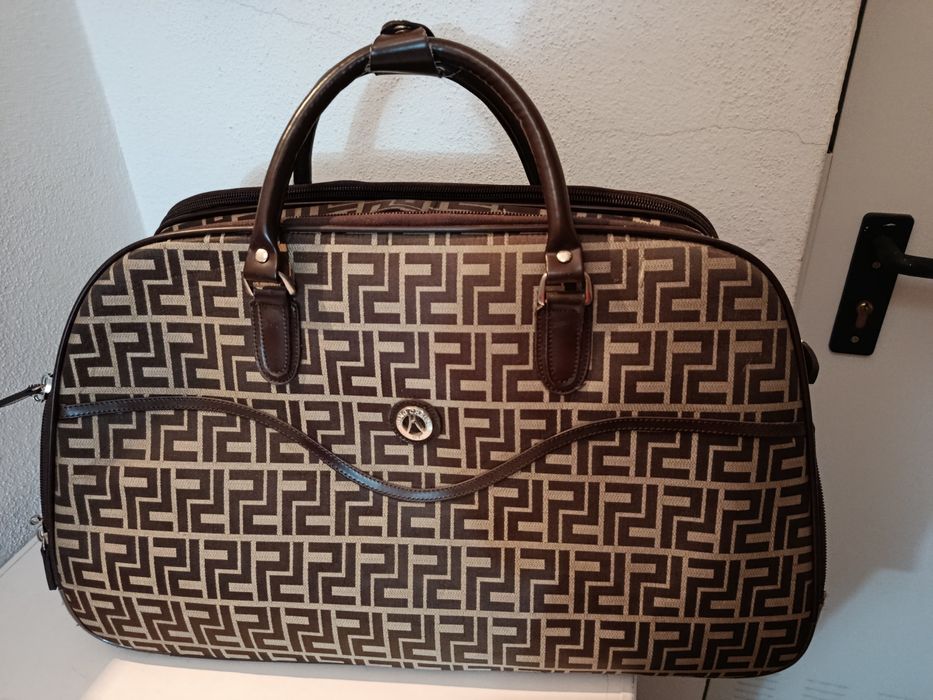 Mala / troley de viagem e Nécessaire