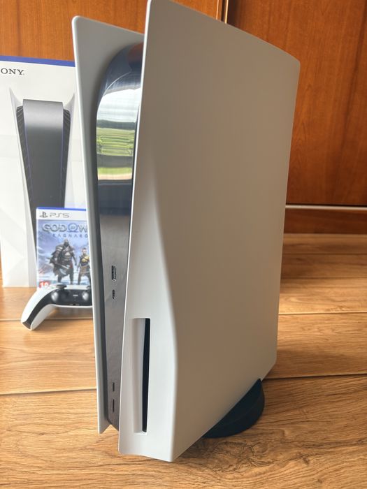 Playstation 5 825 gb + comando + 4 jogos
