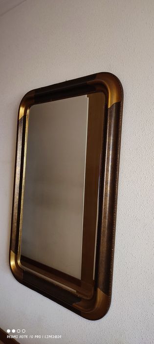 Espelho antigo revestido a talha