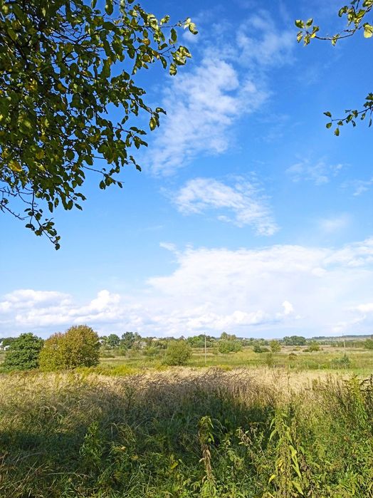 Будинок та земельна ділянка 0,5 га в дуже гарному місці близько Львова