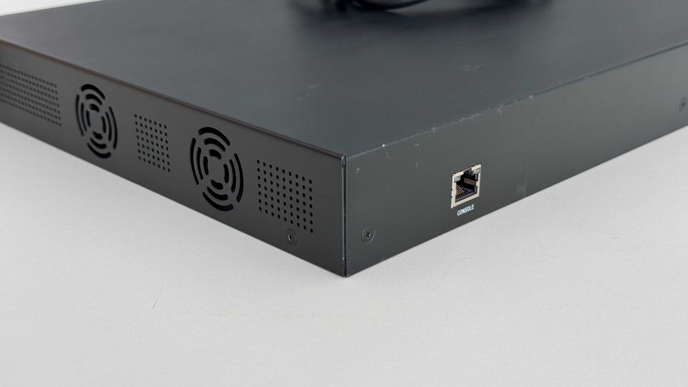 Switch Ubiquiti (ES-24-500W) - 24 portas Gigabit