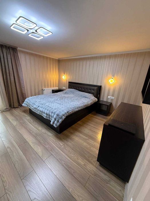 Продам добротний будинок на Агропереробці, з гаражем і ділянкою!