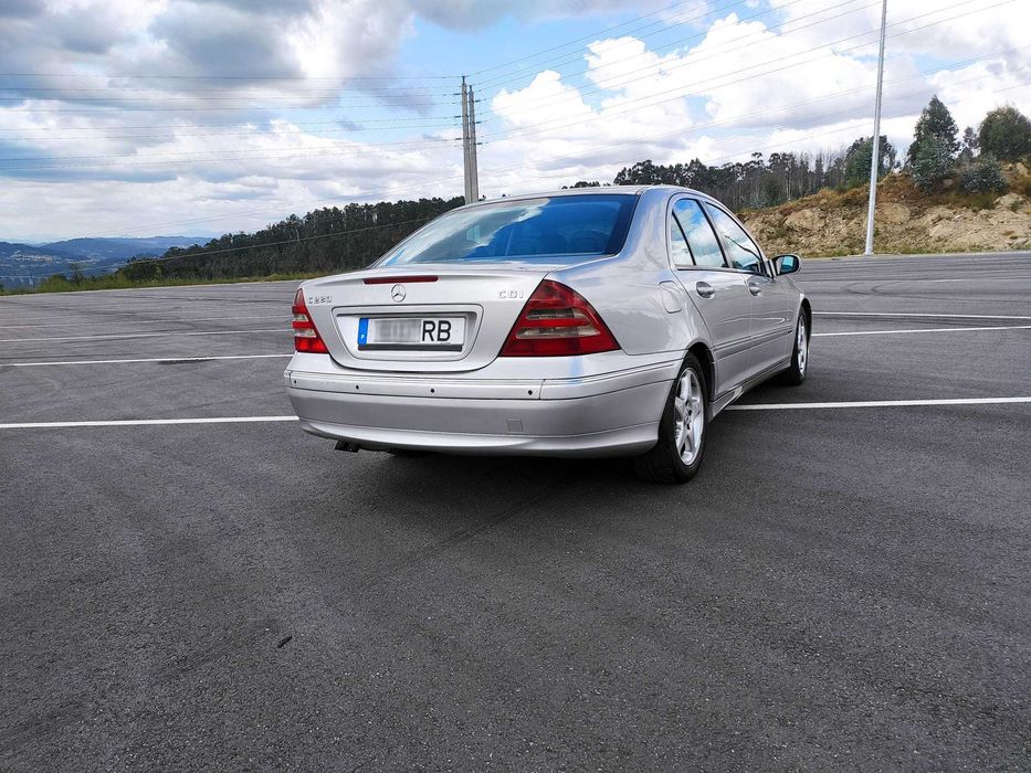Mercedes-Benz C220 CDI Avantgarde (2001) – IUC Antigo – Caixa Manual