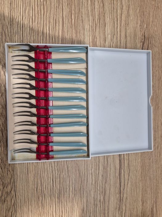 Widelczyki do zakąsek  PRL 12 sztuk retro