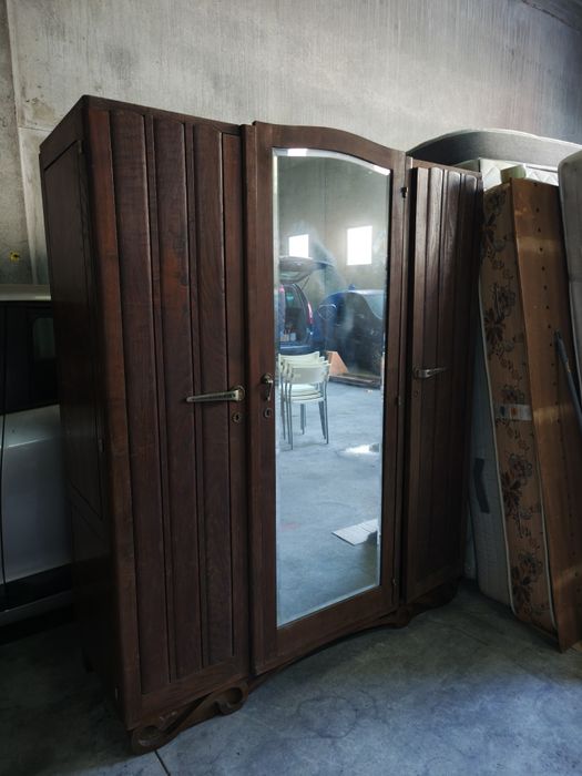 Guarda fatos com entrega