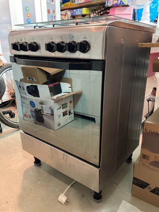 Fogão Indesit praticamente novo