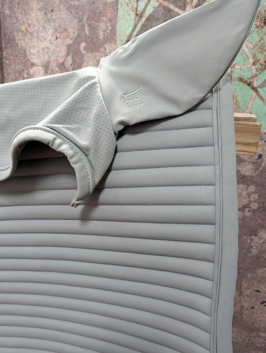 Szary komplet dla konia czaprak nauszniki kantar i uwiąz FULL